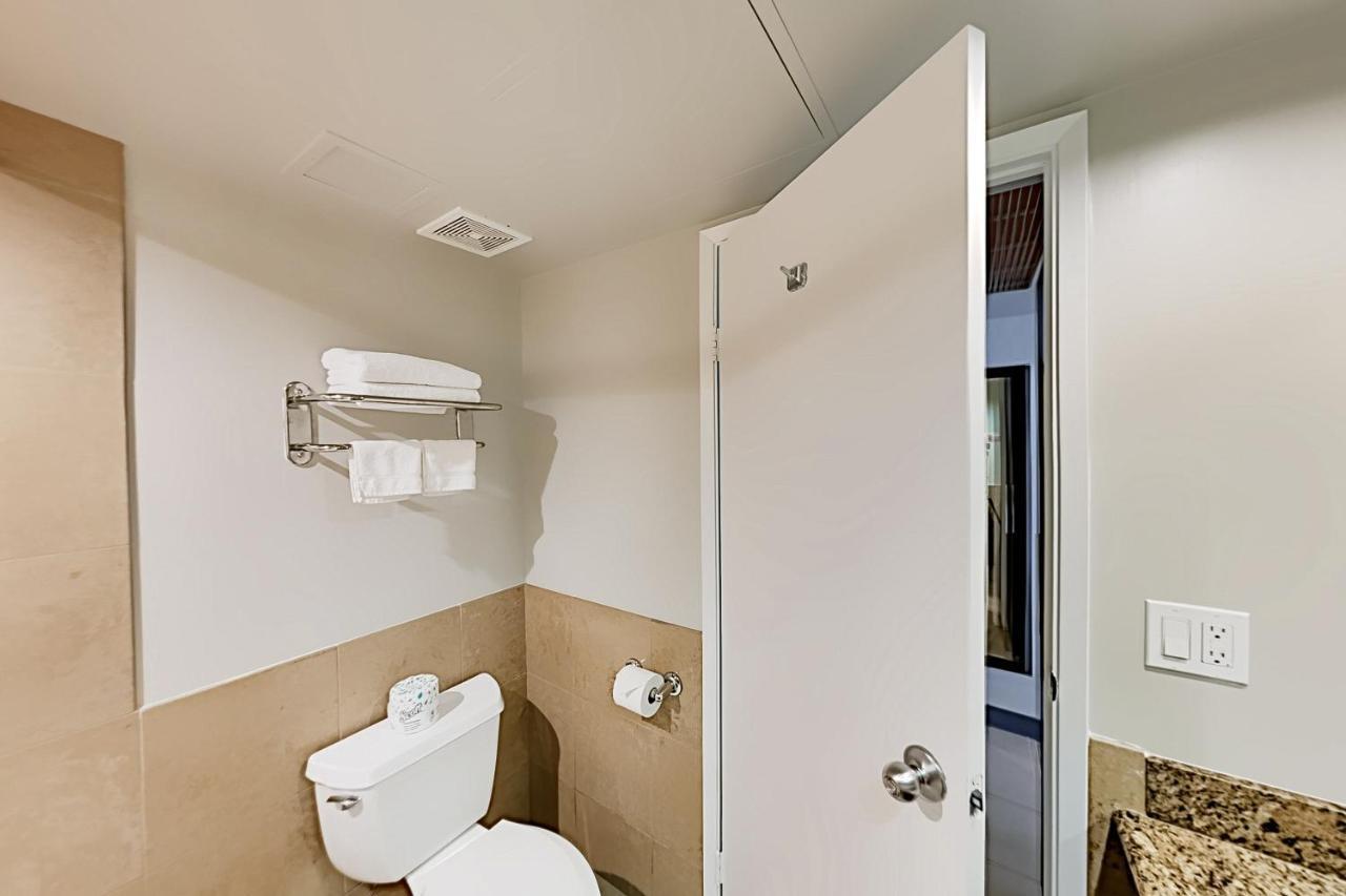 דירות הונולולו Aqua Palms Waikiki Ocean View Lanai Parking Included מראה חיצוני תמונה